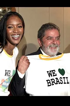 Áo thun We Love Brazil mang tinh thần năng động của thời trang graphic tee