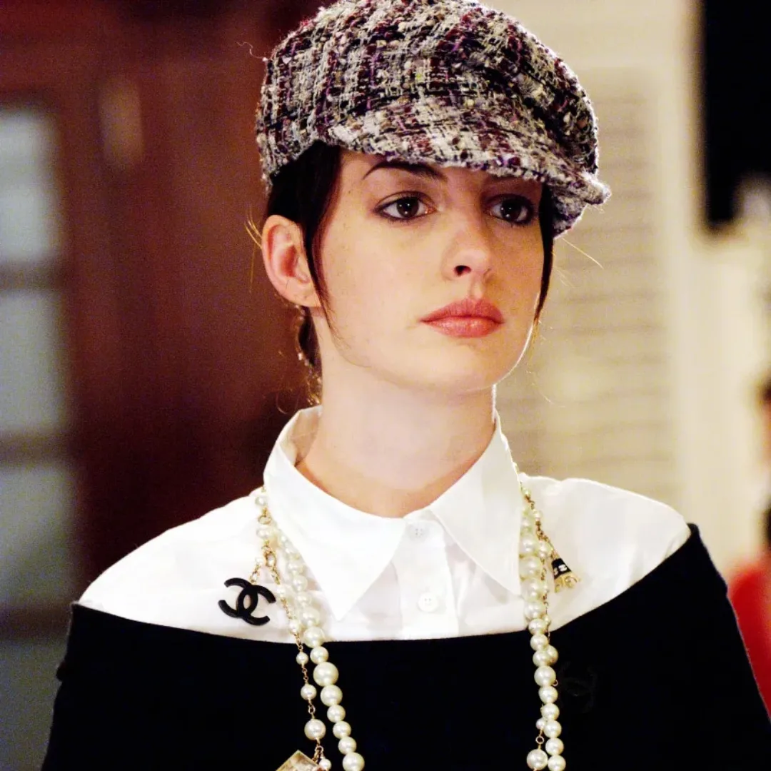 Kiểu trang điểm tinh tế của Andy Sachs trong The Devil Wears Prada