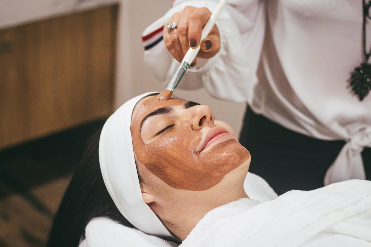 Chăm sóc da đang bị mụn với quy trình dịu nhẹ