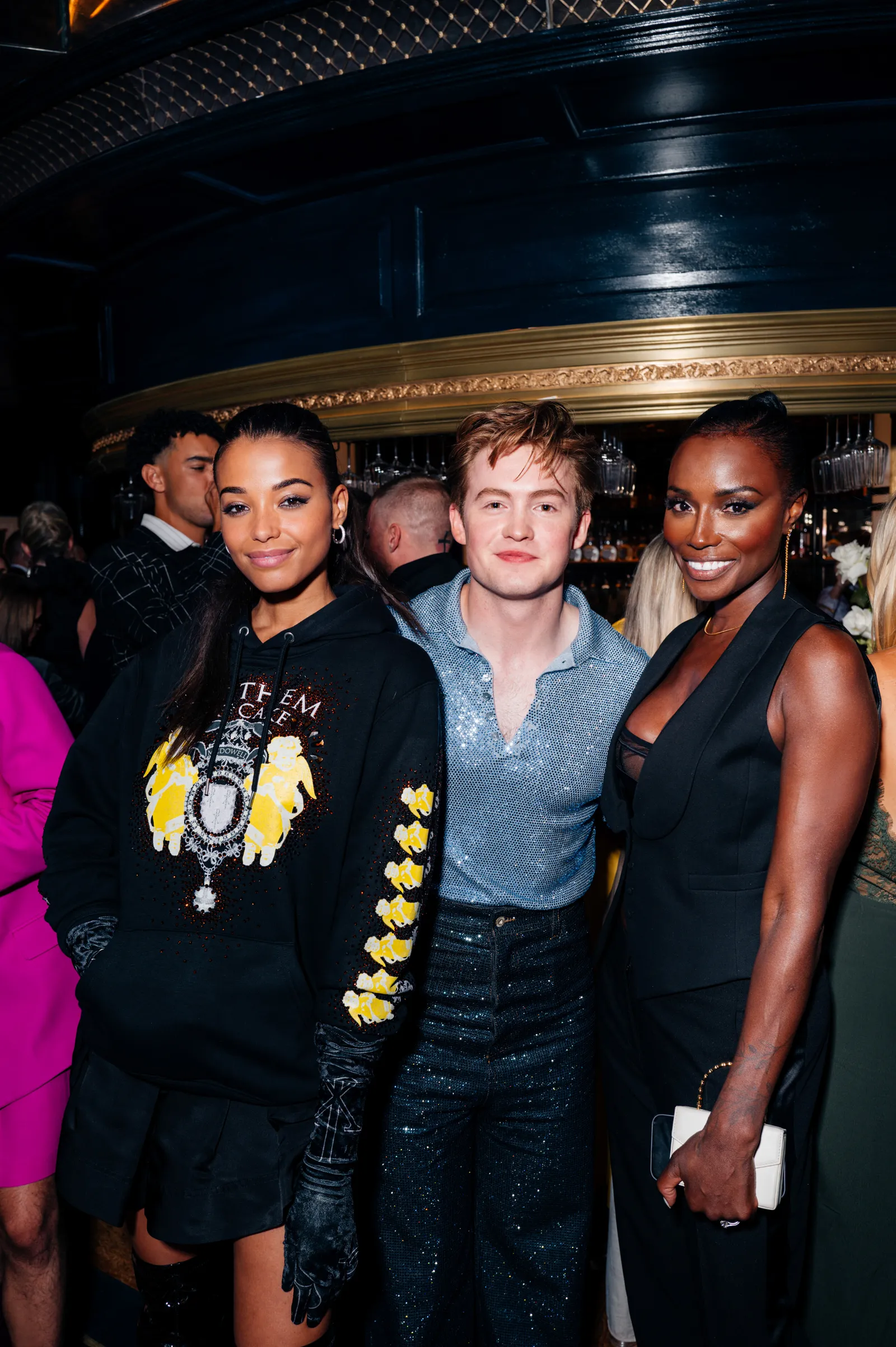 Kit Connor tại bữa tiệc Vogue World London cùng Lorraine Pascale và con gái Ella Balinska