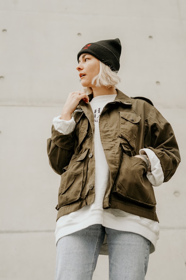 Trench coat cổ điển màu be