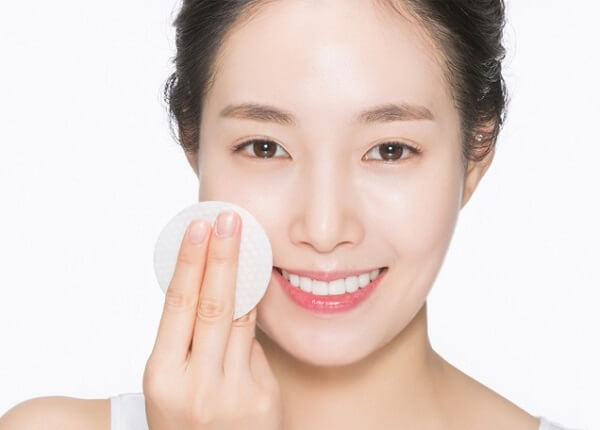 Làm sạch da bằng toner