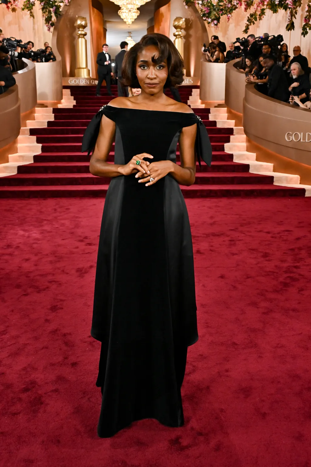 Ayo Edebiri tại thảm đỏ Golden Globes 2026
