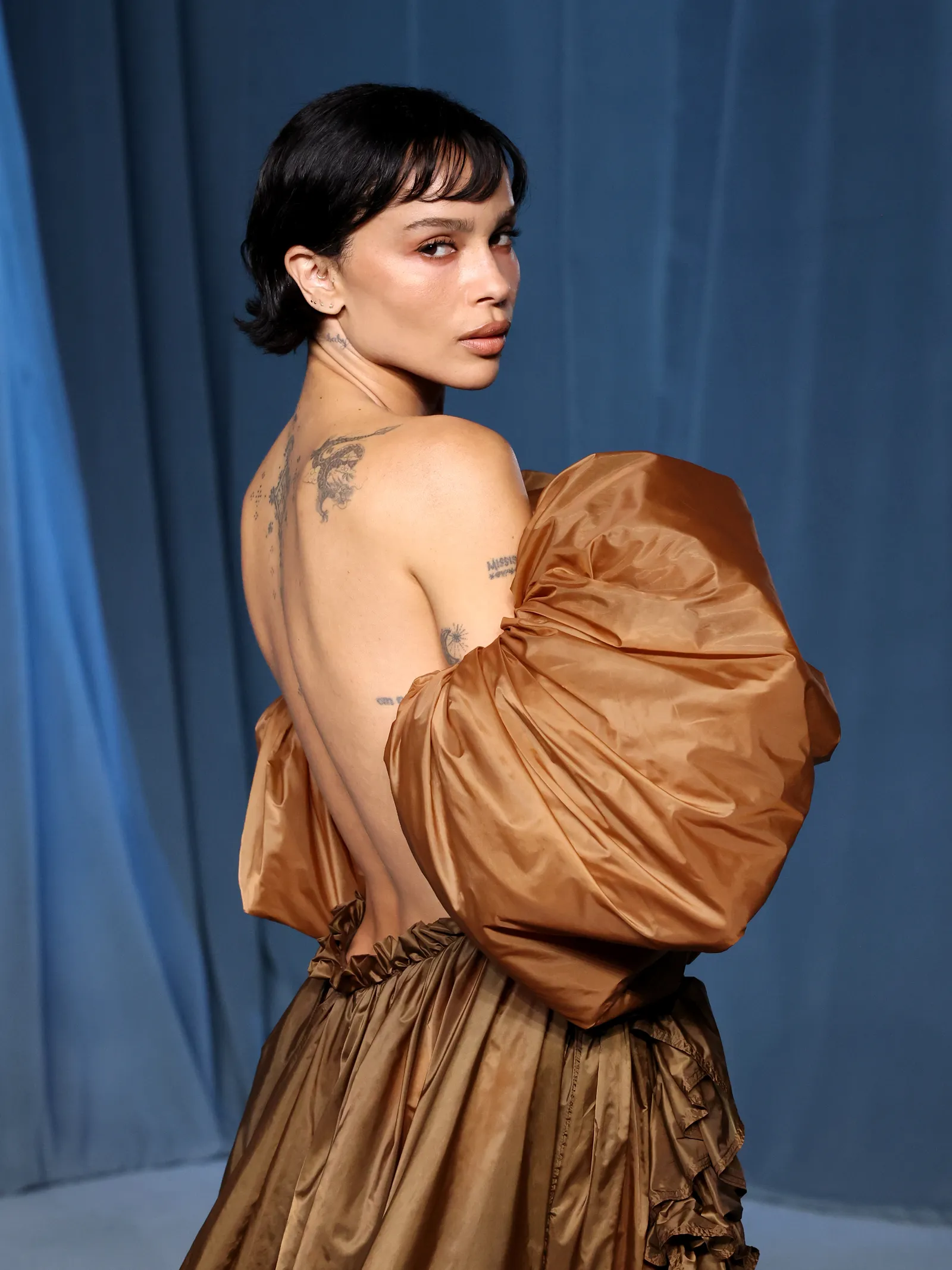 Kiểu bixie cut ngắn mềm của Zoë Kravitz