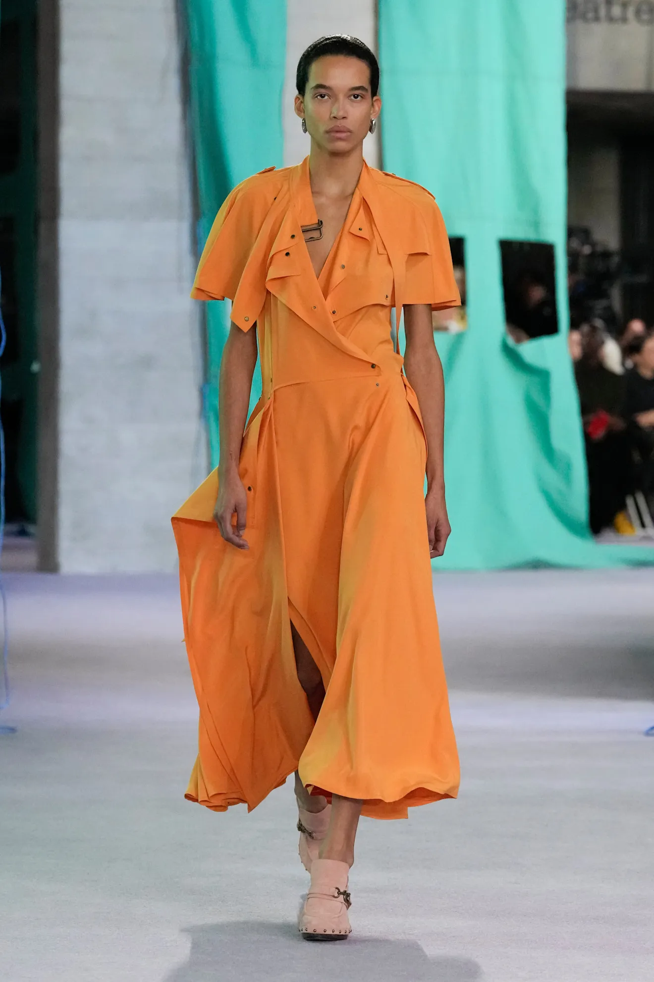 Màu cam quýt trong bộ sưu tập Burberry Spring/Summer 2025
