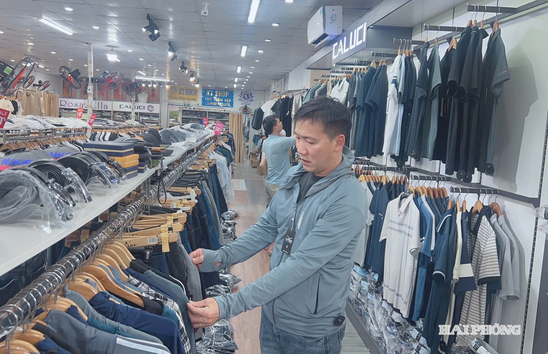 Nam giới ưu tiên thiết kế cơ bản, phom dáng chuẩn và dễ mặc