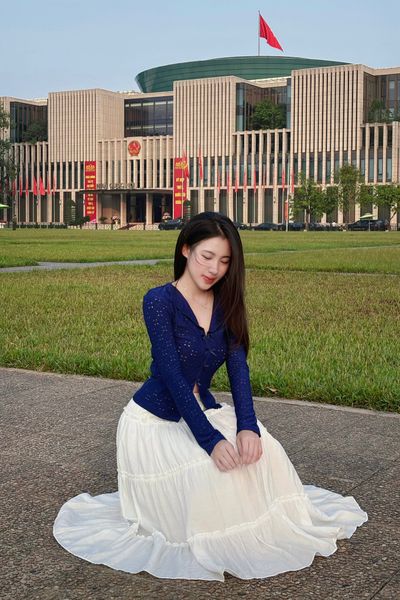 Váy phồng đường viền gợn sóng
