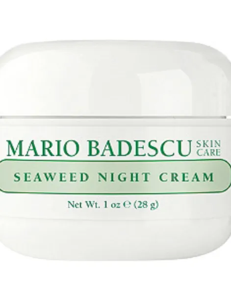 Routine skincare ban đêm tập trung vào phục hồi và làm dịu da