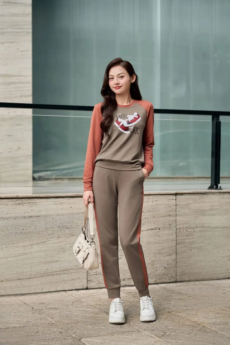 Bộ nỉ nữ mix giày thể thao