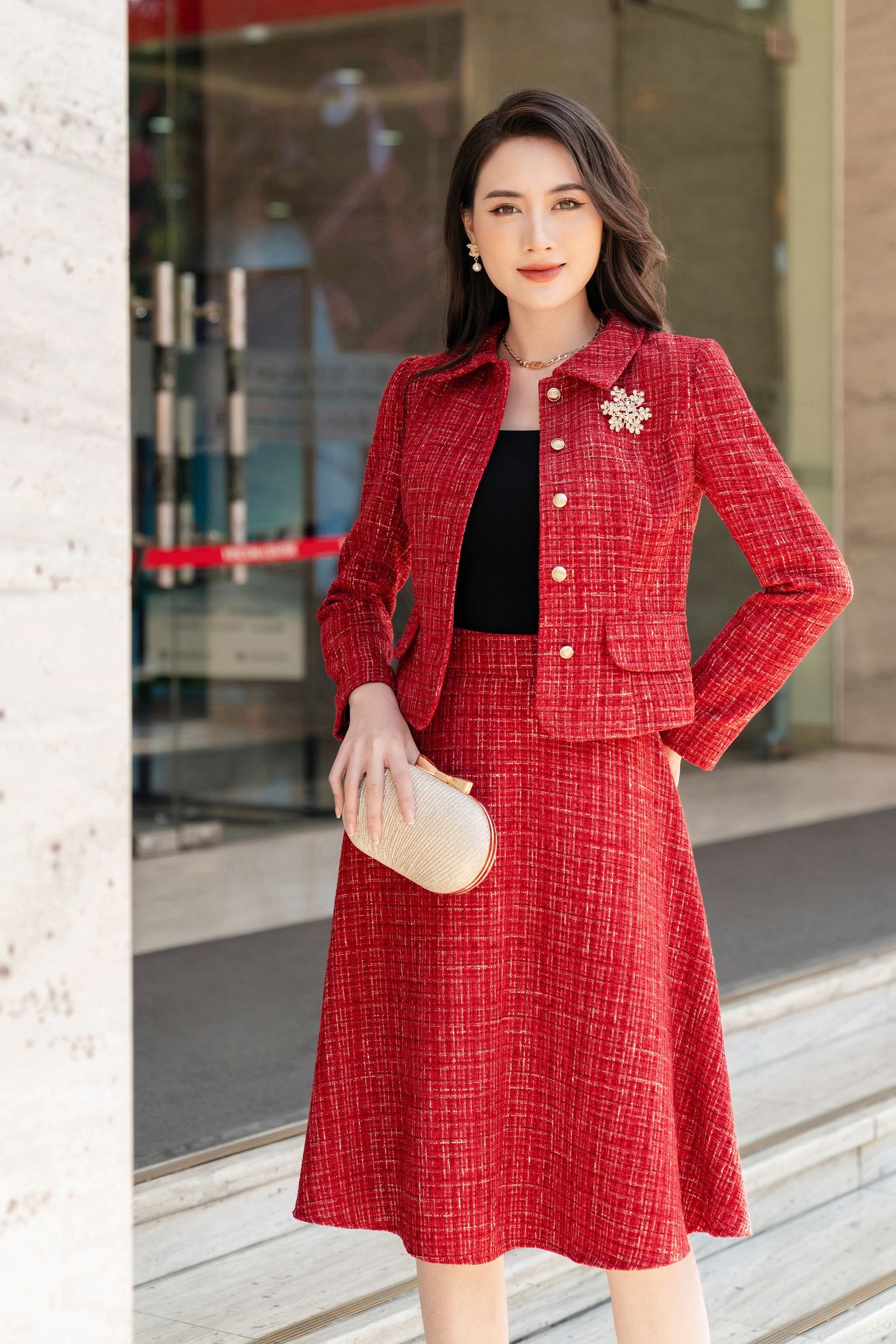 Cặp đôi mặc vest cùng màu sắc