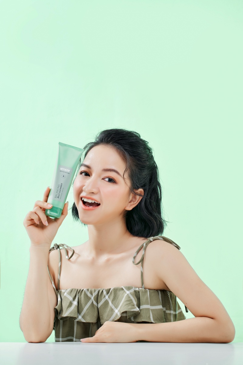 Sữa rửa mặt dạng gel cân bằng da