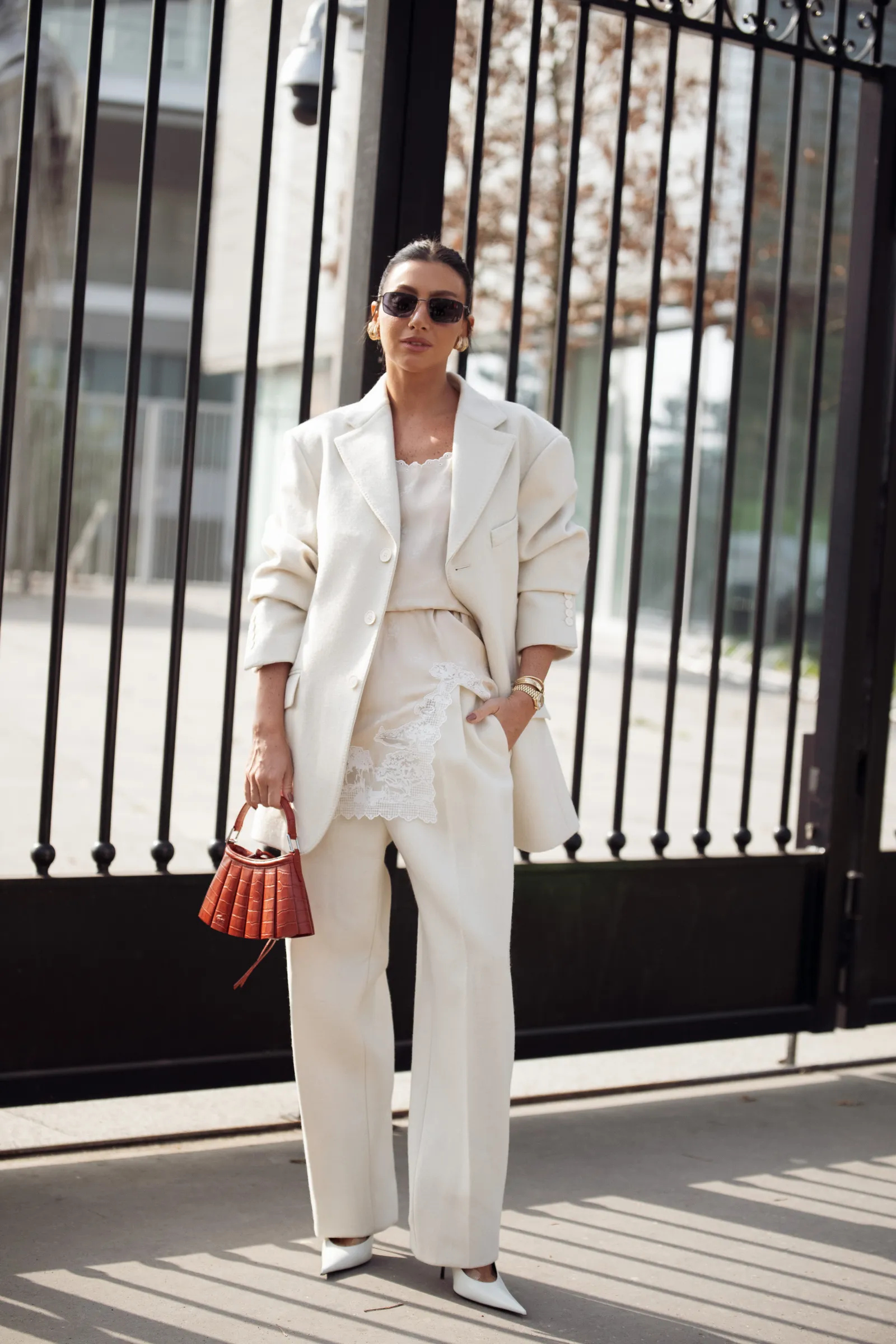 Satin với blazer
