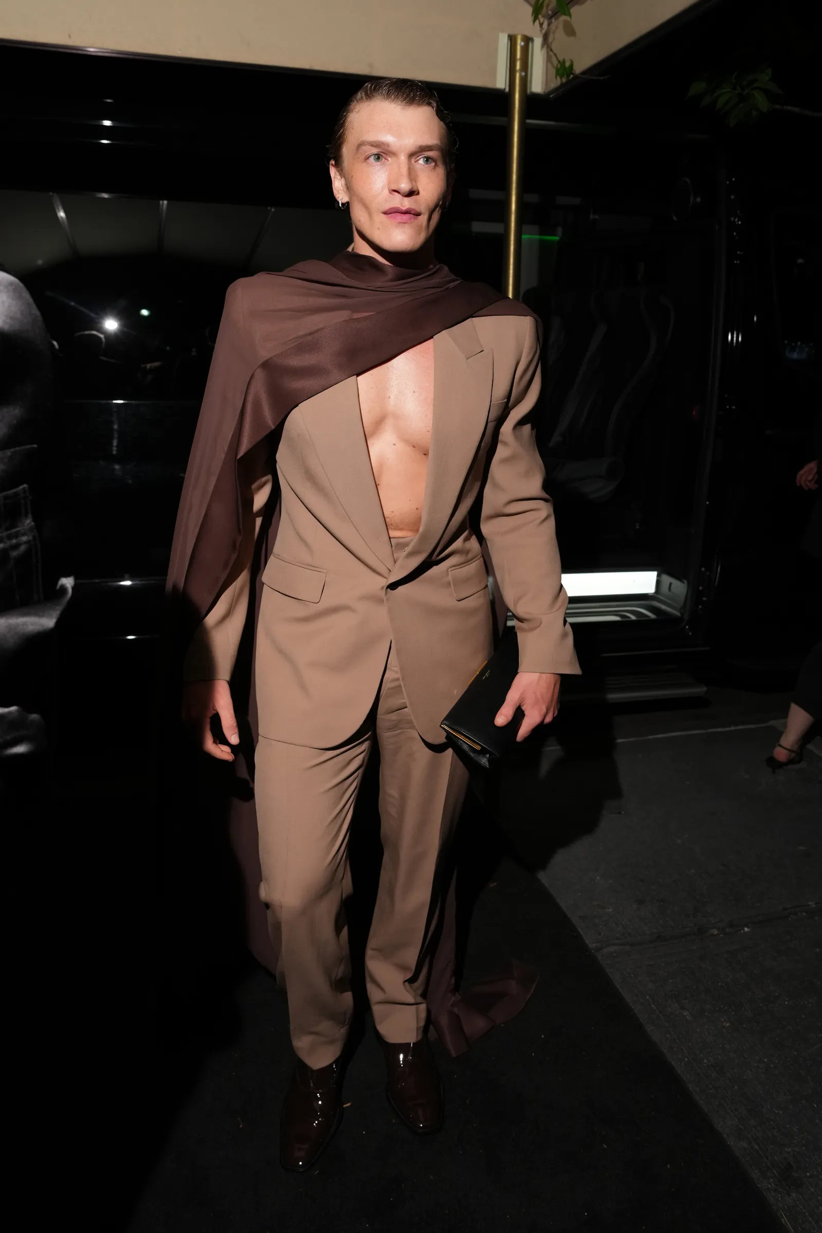 Connor Storrie tại bữa tiệc after-party Saint Laurent Met Gala