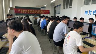 Xu hướng thời trang Hè 2025 từ các nhà thiết kế trẻ