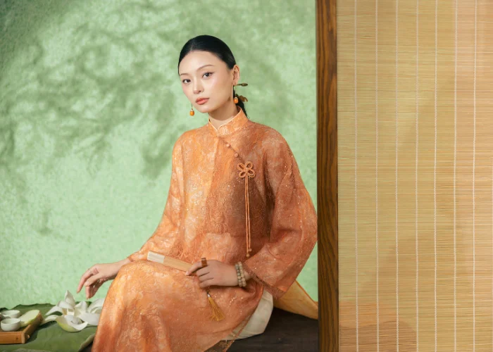 Áo dài ren hoa thanh lịch