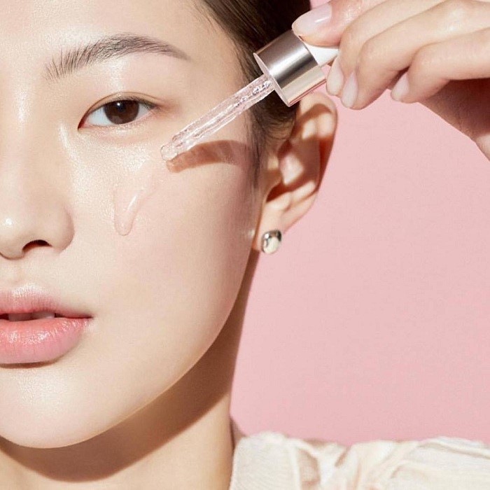 Sử dụng tinh chất serum thẩm thấu sâu