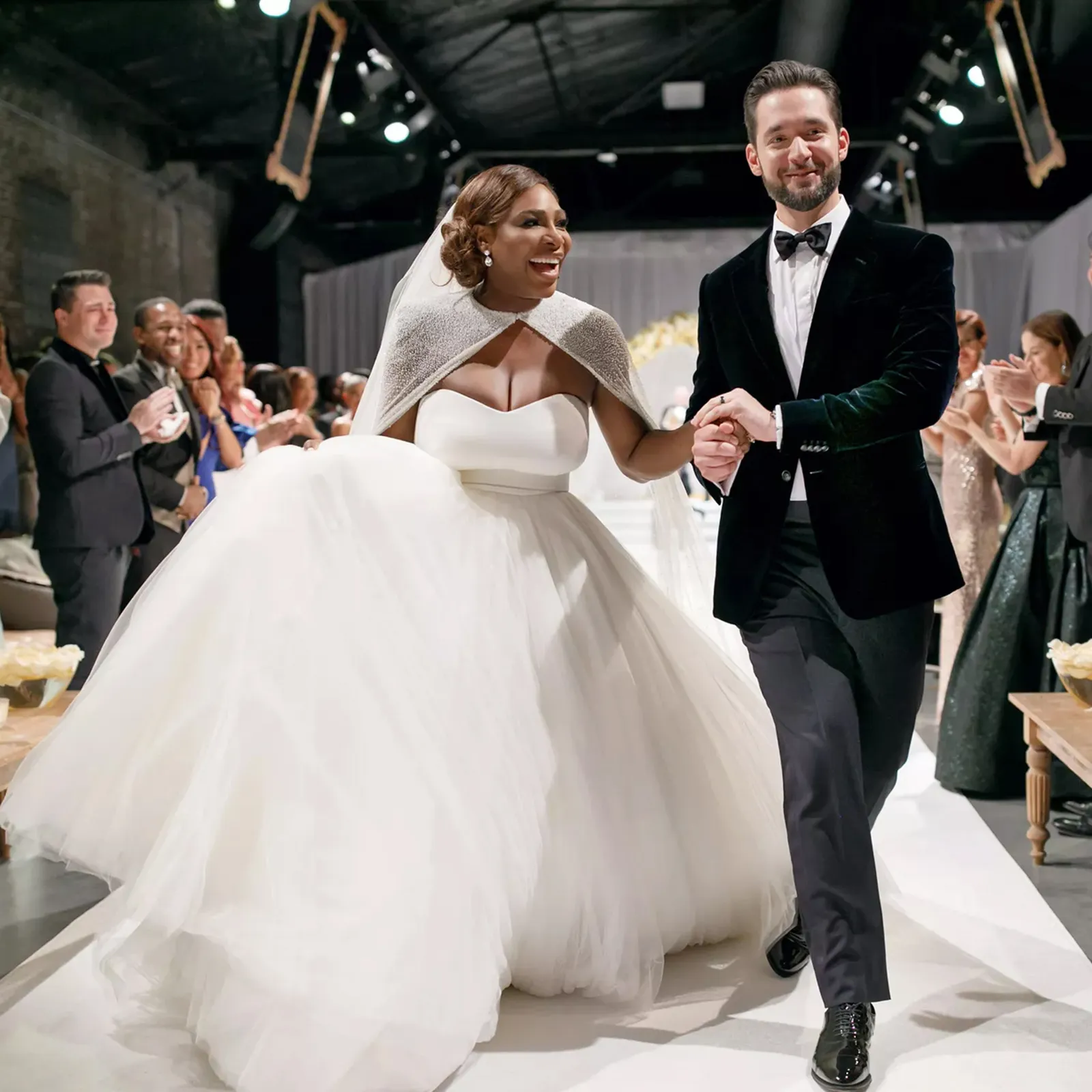 Chiếc váy cưới tâm điểm lộng lẫy của Serena Williams