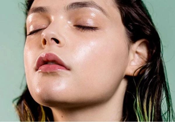 Sợi bã nhờn sản xuất quá nhiều khiến da ra nhiều dầu