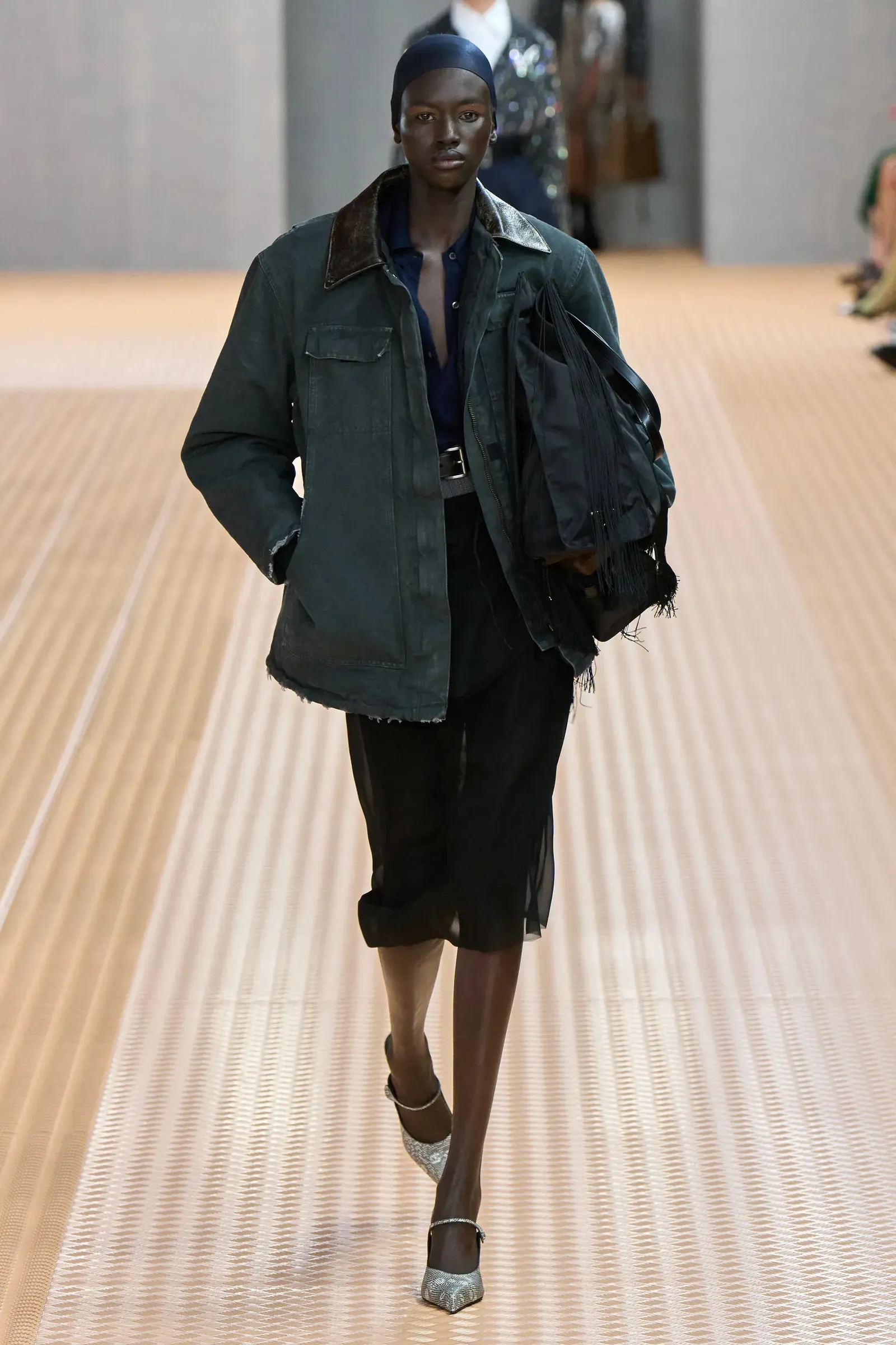 Prada SS24 — barn jacket đô thị