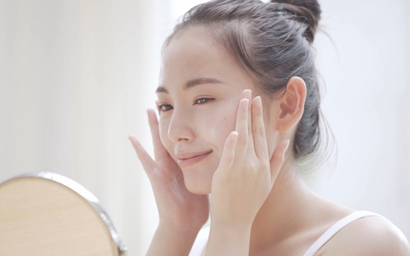 Kem dưỡng ẩm giúp giữ lại các dưỡng chất và bảo vệ da