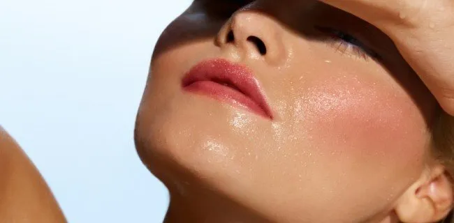 Da dầu tiết nhờn cần chăm sóc đúng cách