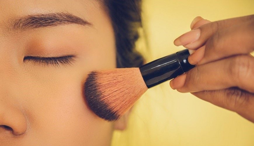 Phấn phủ kiềm dầu phong cách Hàn Quốc