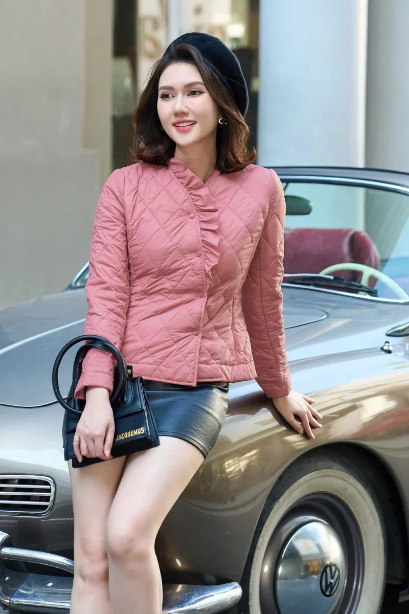 Áo phao dáng ngắn mix chân váy