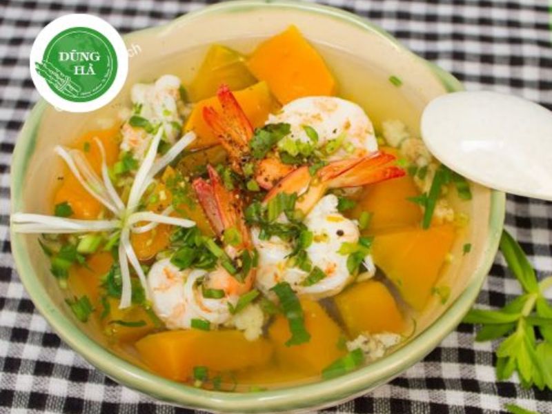 Canh bí đỏ nấu tôm là món dễ tiêu, phù hợp khẩu phần cân bằng