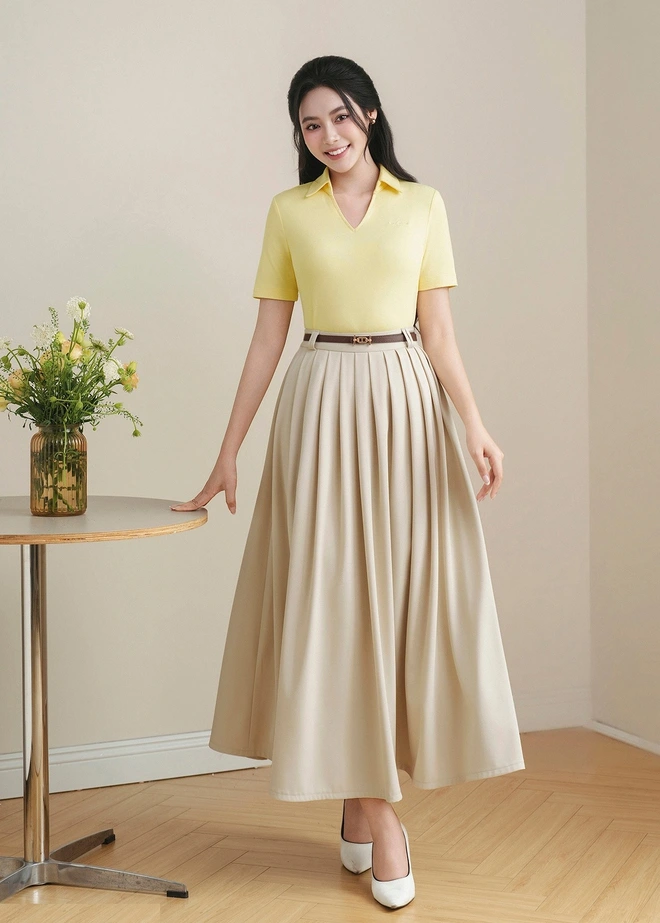 Phối áo mỏng và chân váy xếp ly