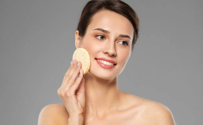 Tẩy tế bào chết là cách chăm sóc da dầu hiệu quả
