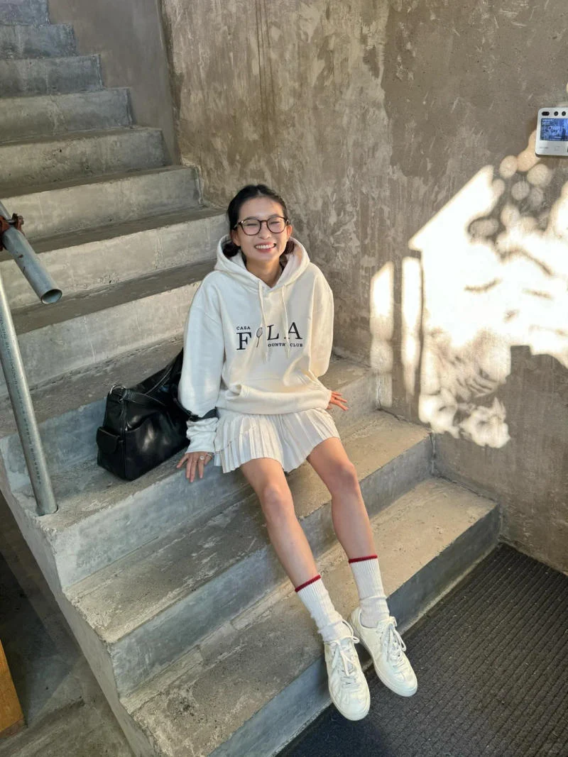 Áo hoodie mix chân váy tennis