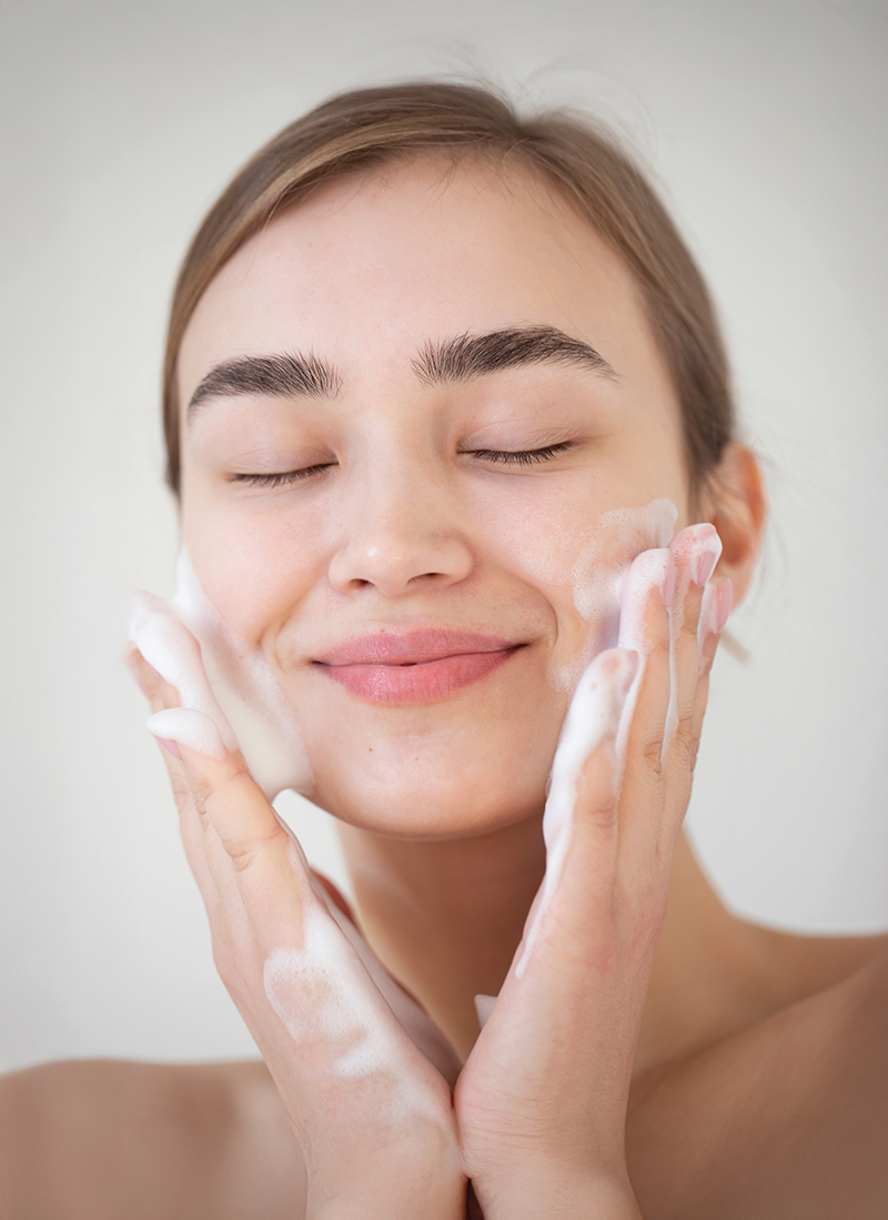 Skincare tối giản với sản phẩm đa năng cho routine 2026