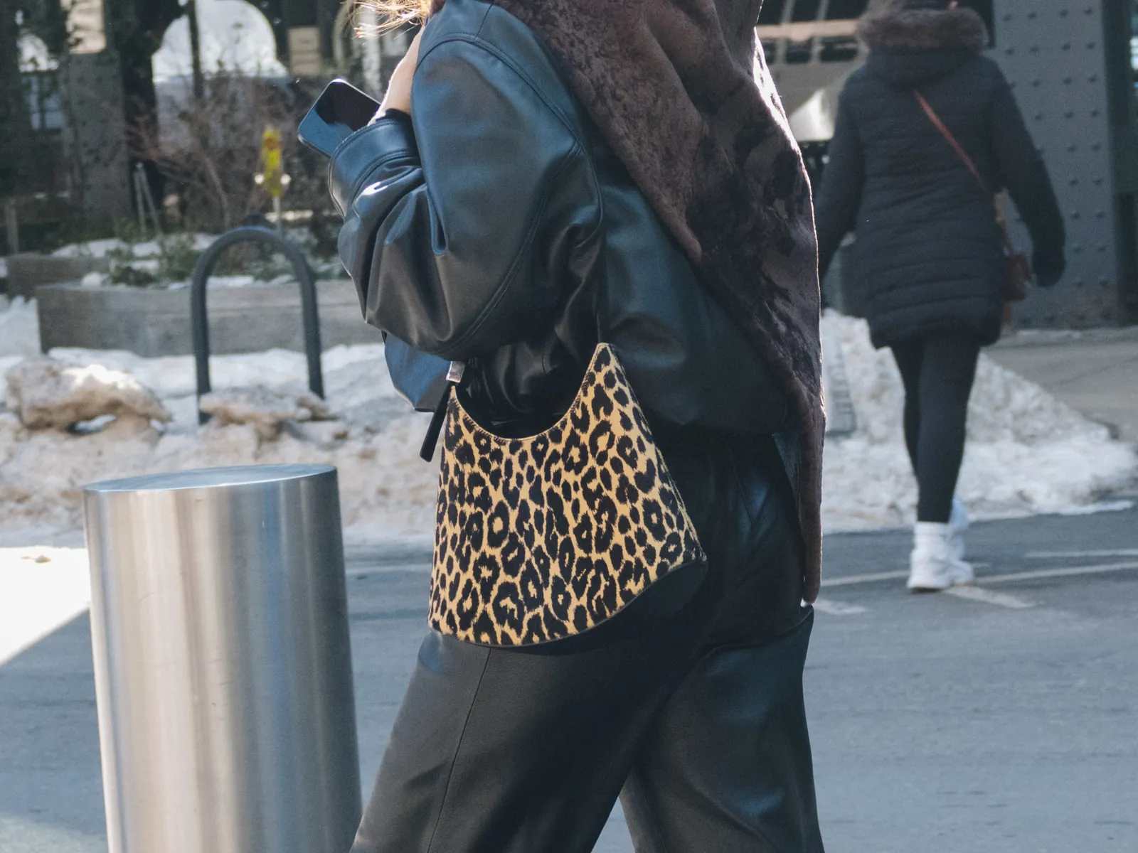 Áo khoác và phụ kiện street style tại NYFW