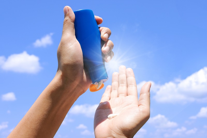 Lựa chọn chỉ số SPF và màng lọc tia UV phù hợp với cường độ tiếp xúc ánh sáng mặt trời