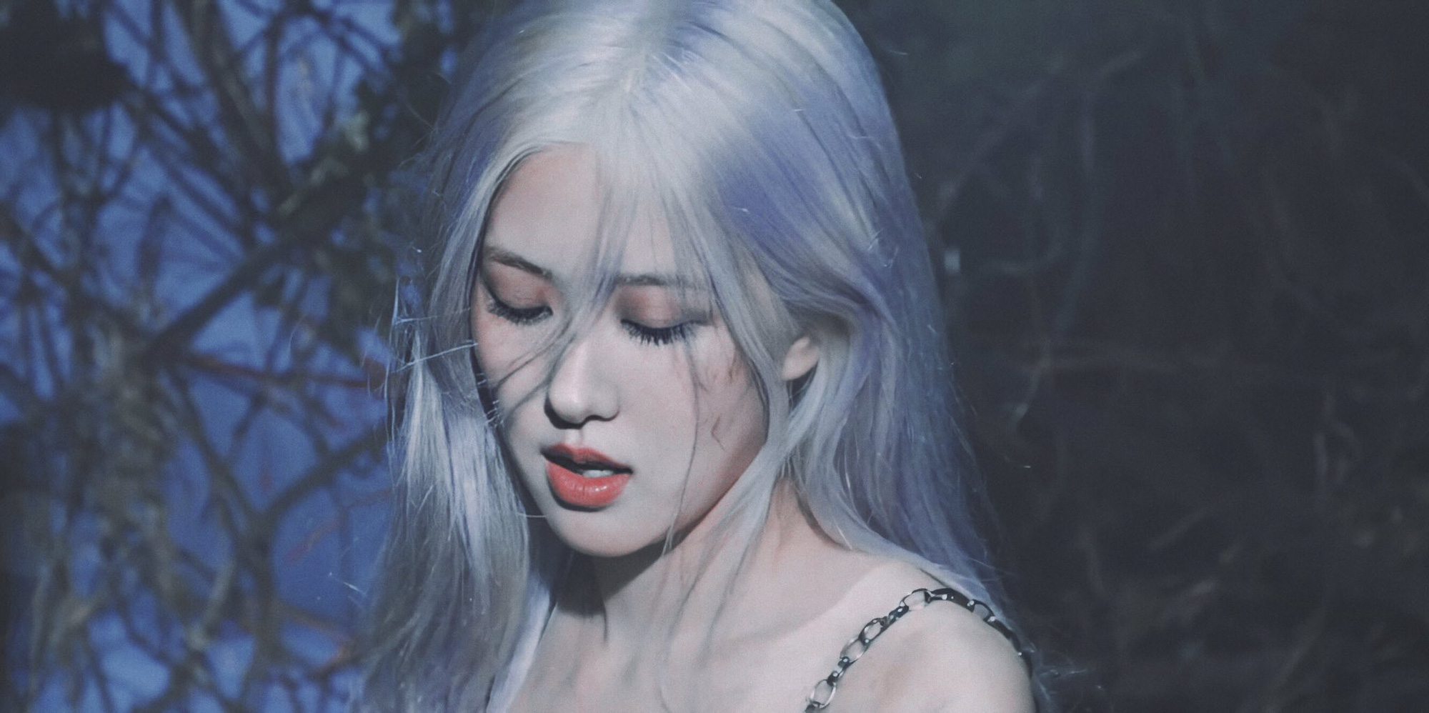 Rosé BLACKPINK với mái tóc đa sắc trong How You Like That