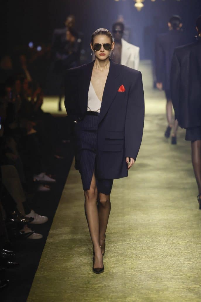 Thiết kế Saint Laurent mang tinh thần archive và đường cắt cổ điển