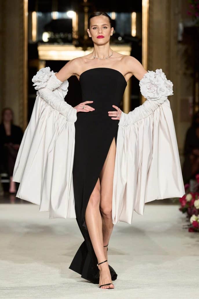 Thiết kế Christian Siriano khai thác độ phồng và tính trình diễn của Barrocore