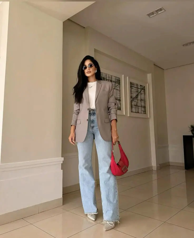 Phối áo blazer nữ với quần jean thanh lịch và năng động