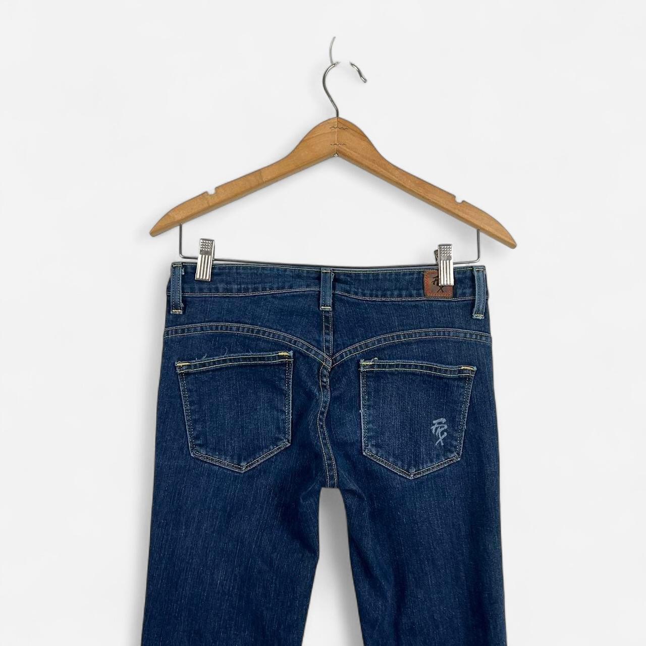 Phong cách Y2K với quần low-rise jeans