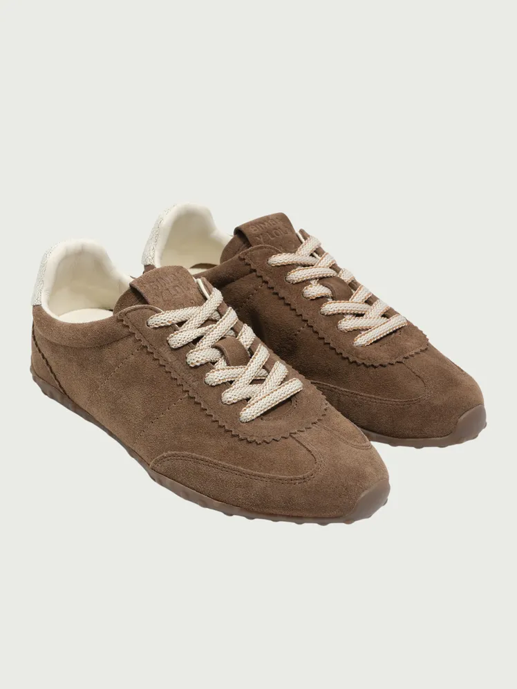 Cách chọn sneaker 2026