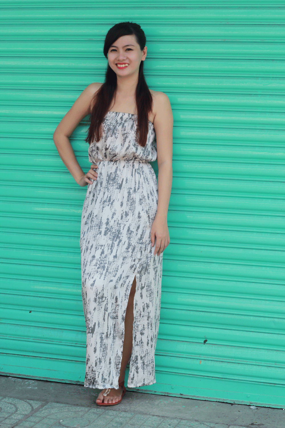 Đầm maxi đi cùng blazer tạo vẻ chuyên nghiệp