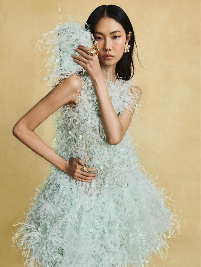 Xanh ngọc biến chuyển trên thiết kế thời trang