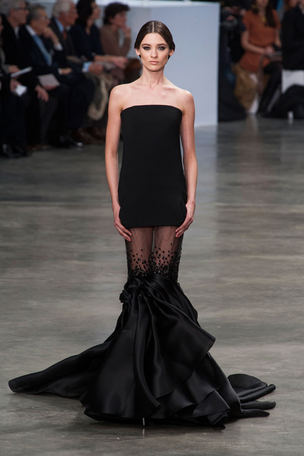 Stéphane Rolland — layering sheer với structure cứng tạo hiệu ứng điêu khắc