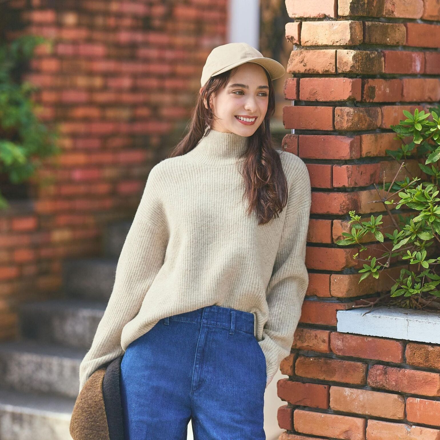 Cách phối đồ nữ với áo sweater cổ lọ