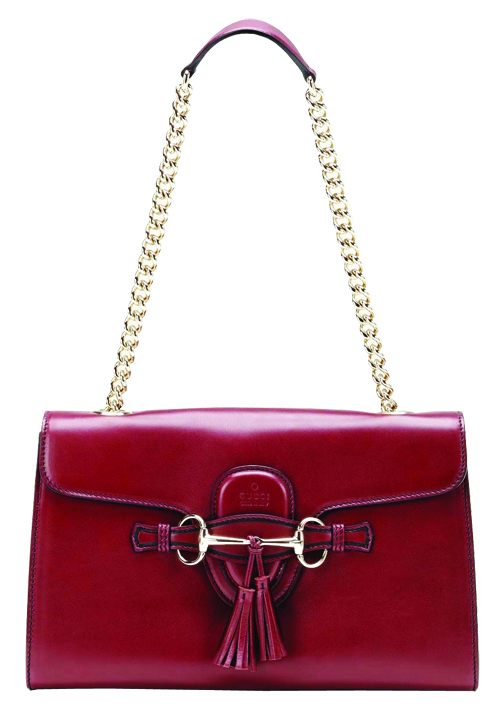 Chi tiết phụ kiện da với sắc độ trầm đậm trong thiết kế của Gucci