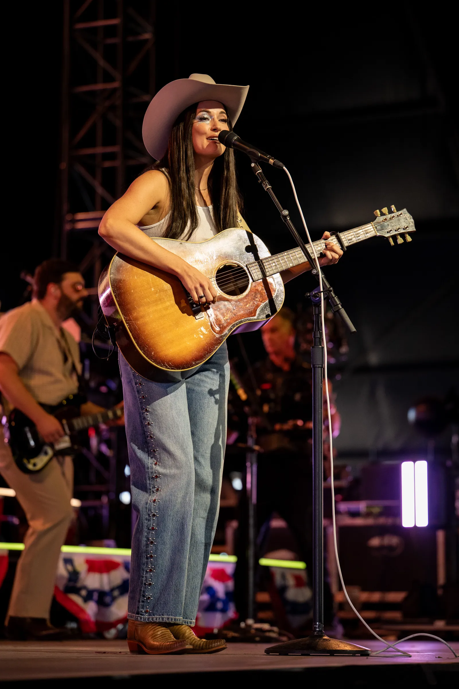 Những bộ trang phục tạo dấu ấn mạnh tại Coachella 2026