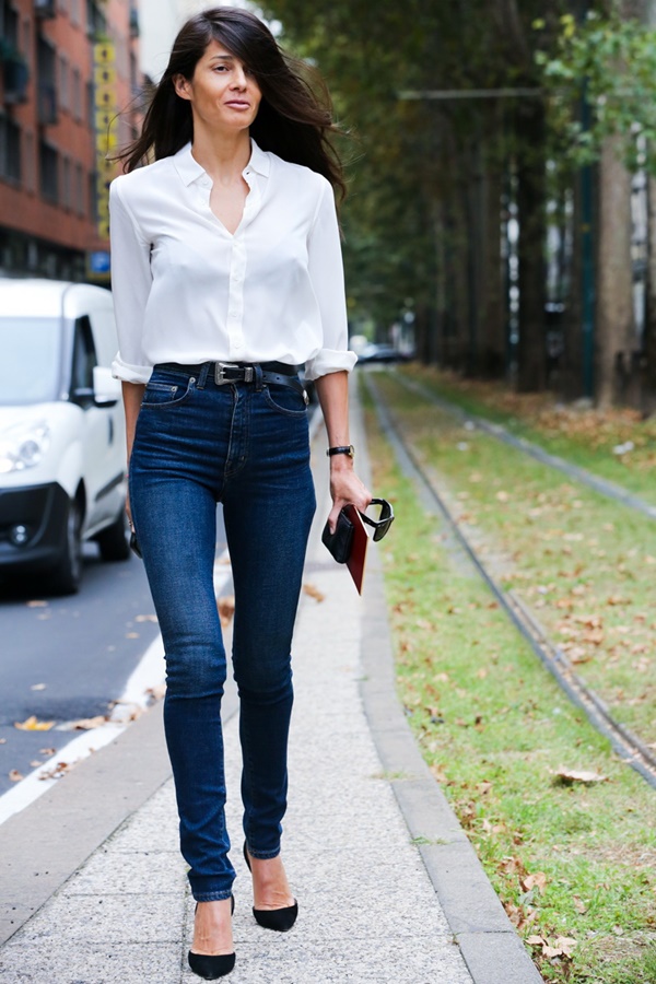 Sự đối lập hoàn hảo giữa váy lụa mềm mại và áo khoác denim cá tính