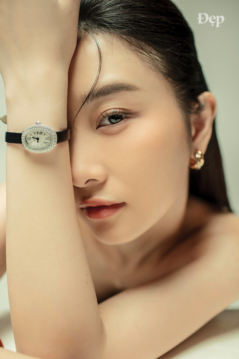 Vẻ đẹp trong trẻo của đôi mắt tối giản