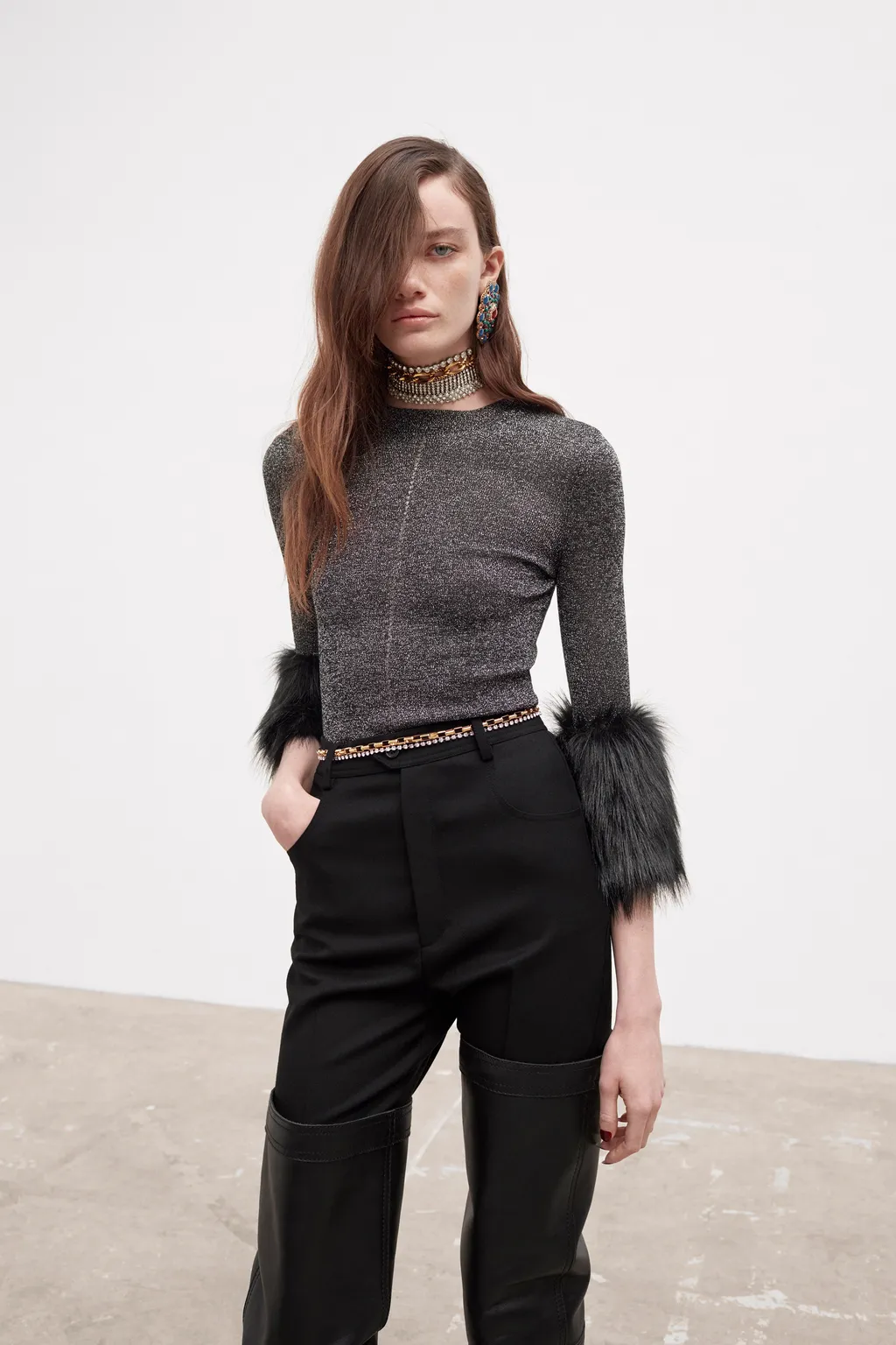 Phụ kiện tinh tế và một món chủ đạo trong outfit công sở 2026