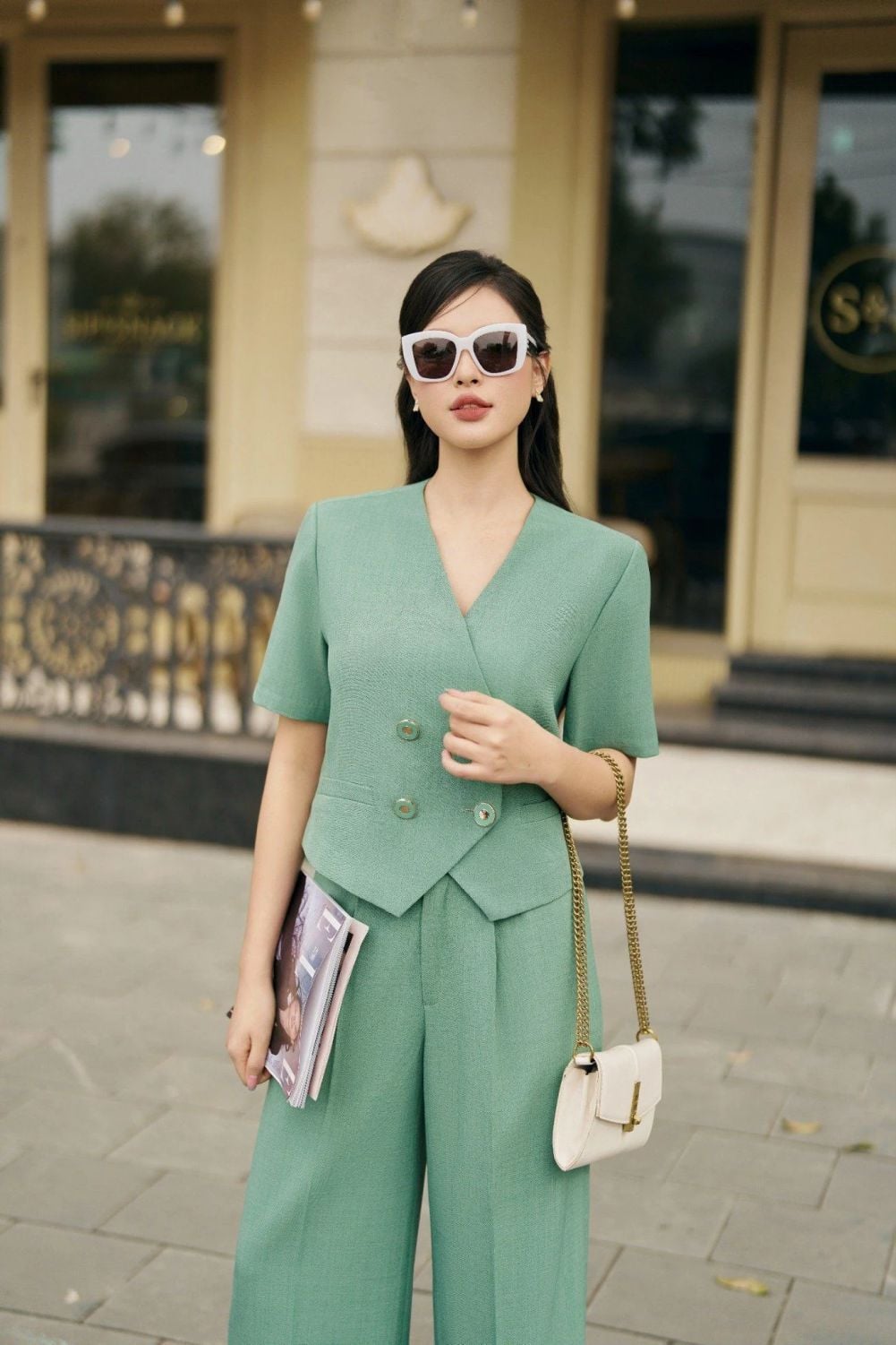 Set vest áo croptop kết hợp quần tây ống suông trẻ trung và sang trọng